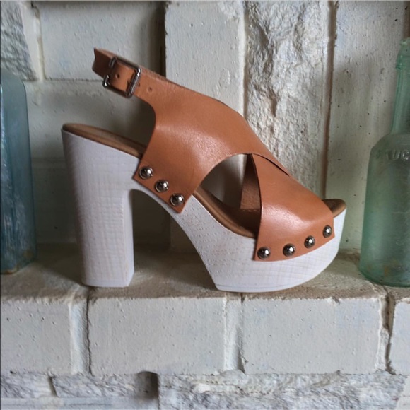 Tan Italian Leather Wooden Studded Platform Heel - Picture 2 of 8